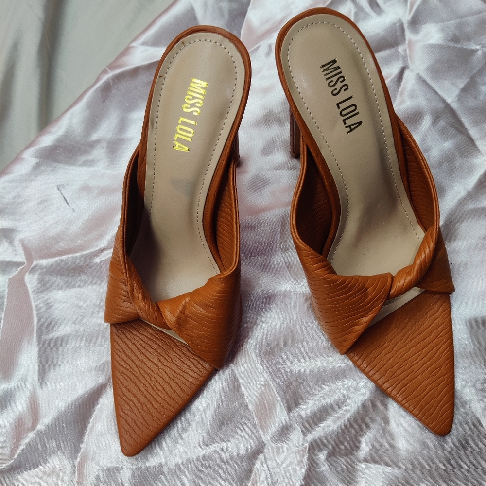 Miss Lola brown vintage heels, size 8.